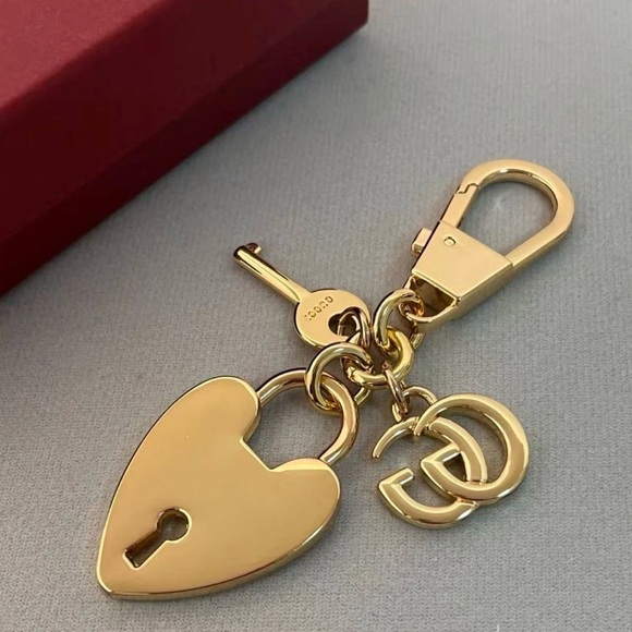 Gucci Pink and Gold Heart Lock and Key Bag Charm with box included - Picture 6 of 6
